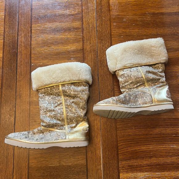 COACH Nikole Shearling Boots 8 Gold Signature Logo Winter Furry UGG Style - Picture 16 of 16